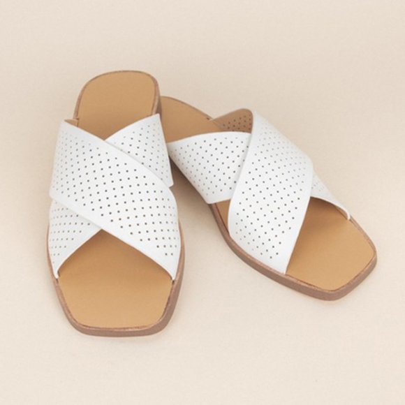 NEW Mi.iM White Perforated Slip On Slide Sandals - Picture 6 of 9